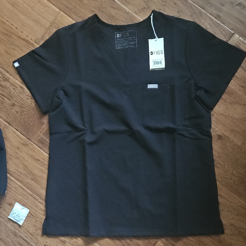 Brand New With Tag   Fig Black Scrub Top M